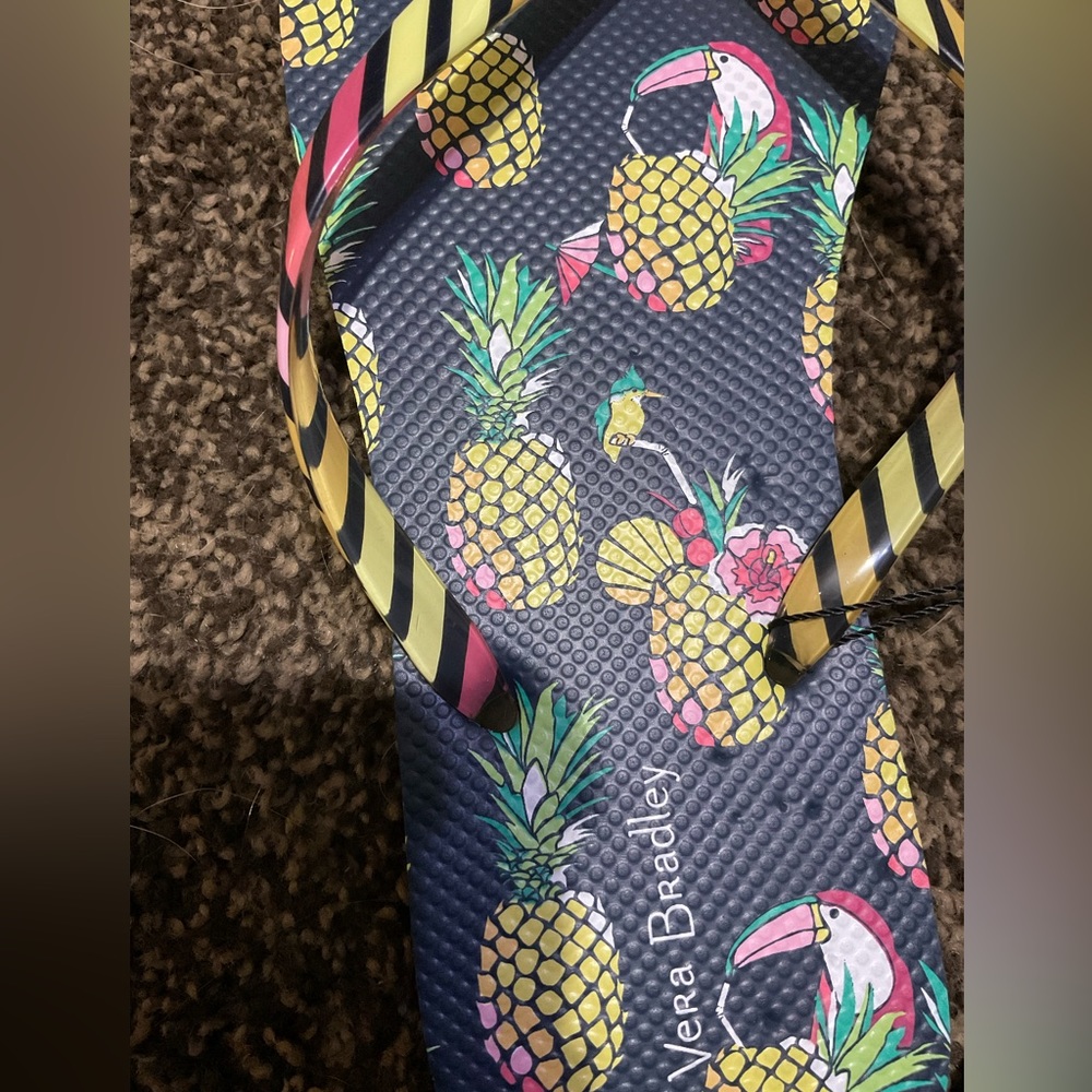 VERA BRADLEY TOUCAN PARTY PINEAPPLES FLIP FLOPS - Picture 3 of 7